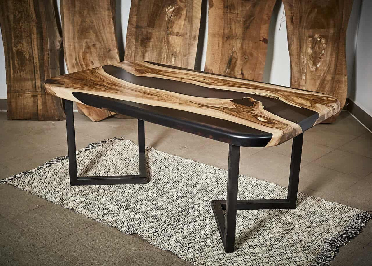 LUMINA Novus – Couchtisch aus Nussbaum & Epoxidharz