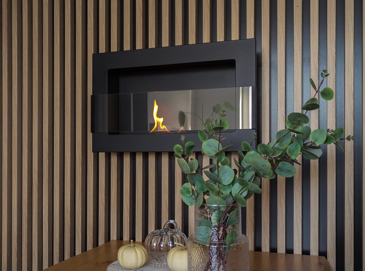 Biokamin 650x400 mit Glas Schwarz Strukturiert - IgnisLumina.ch