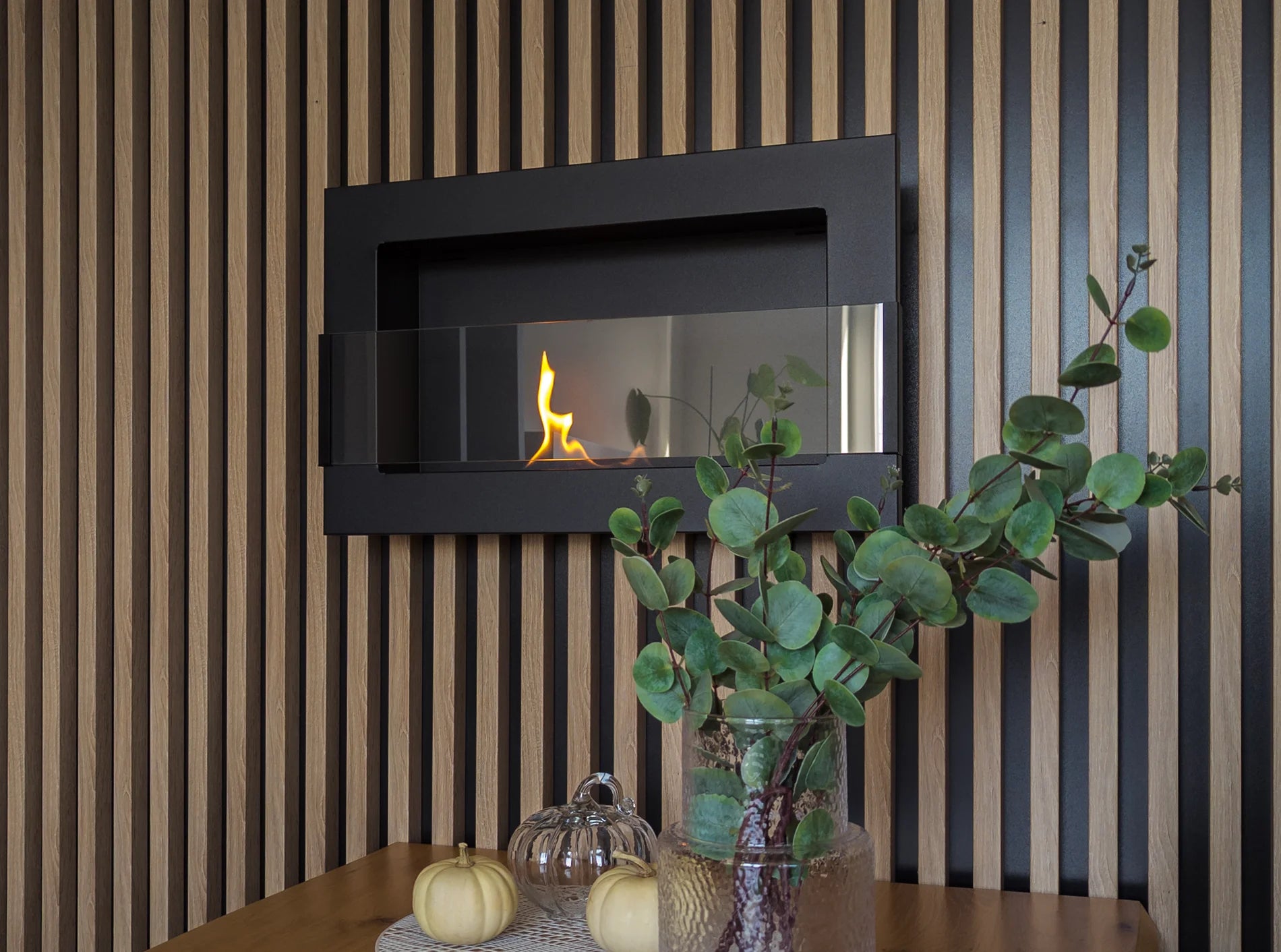 Biokamin 650x400 mit Glas Schwarz Strukturiert - IgnisLumina.ch