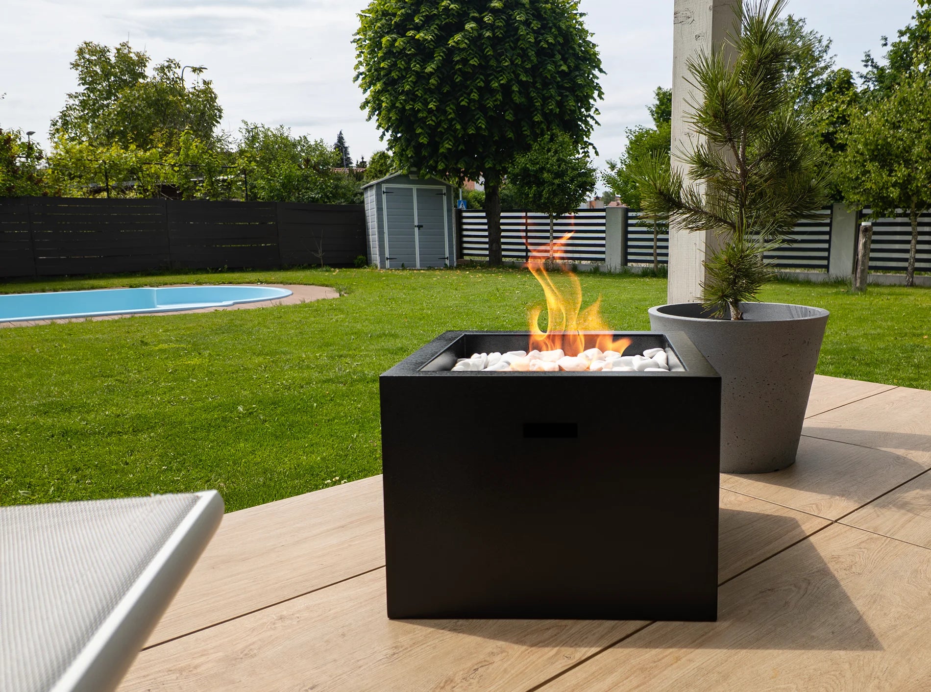 Biokamin Stand Novium Schwarz Matt - IgnisLumina.ch