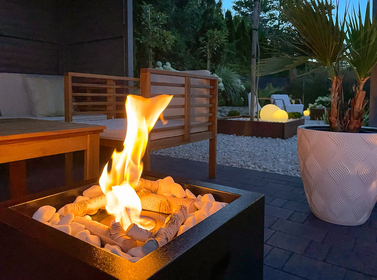 Biokamin Stand Novium Schwarz Matt - IgnisLumina.ch