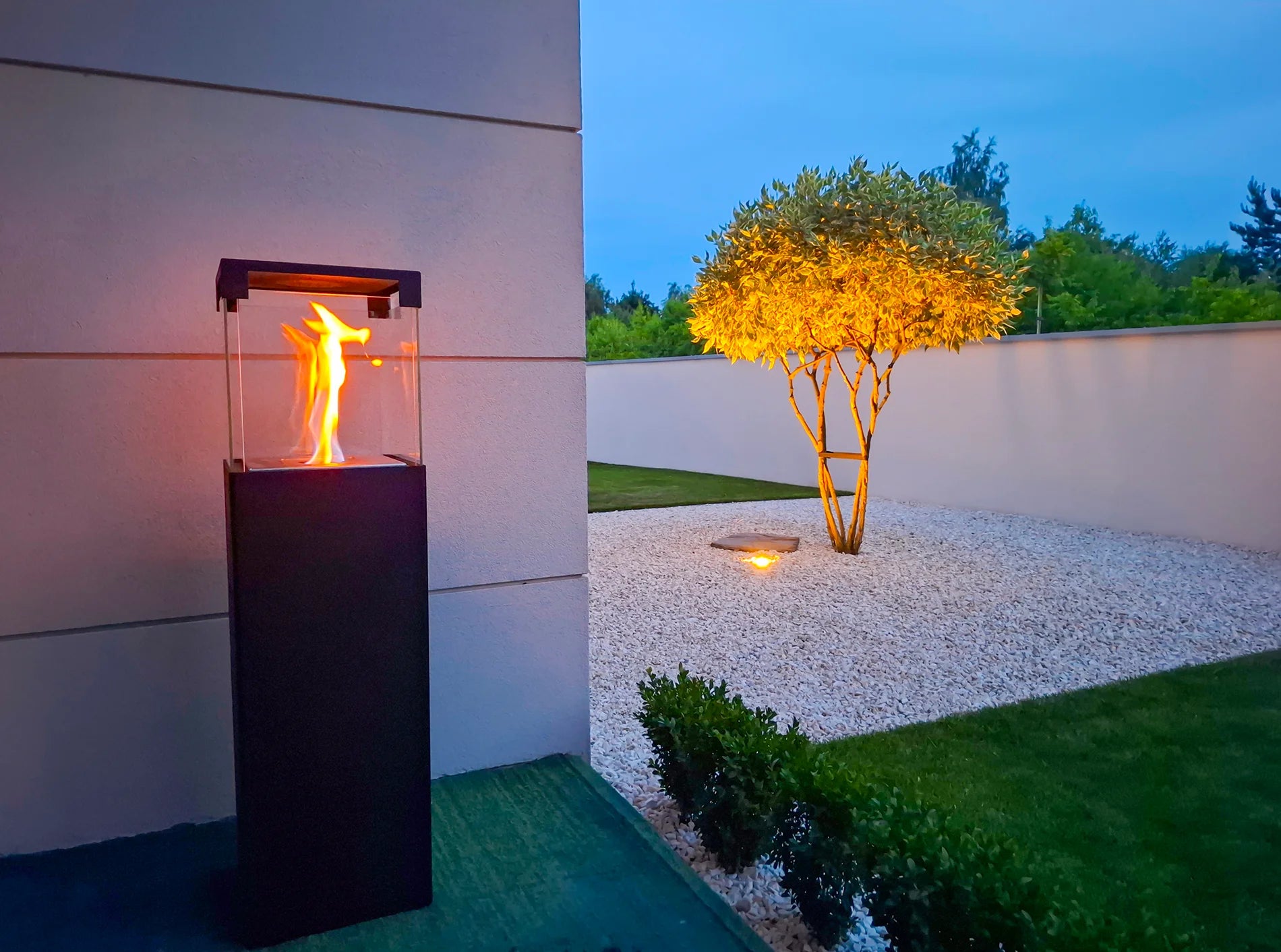 Biokamin Stand PATIO - BESTIA Schwarz Matt - IgnisLumina.ch