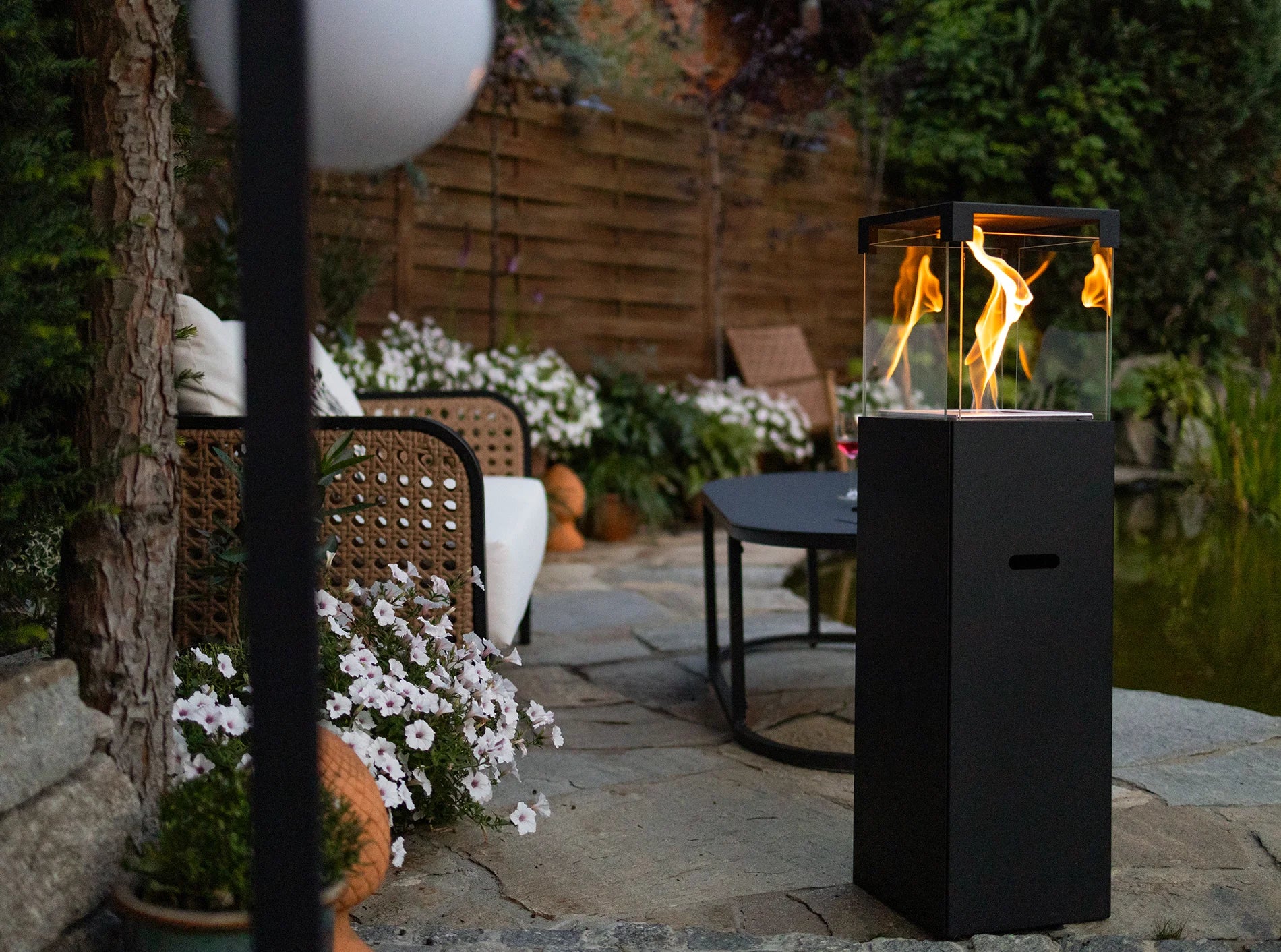 LUMINA Patio | Premium Outdoor-Kamin – Robust, elegant, für grosse Terrassen & Gärten – Bild 5 | IgnisLumina.ch
