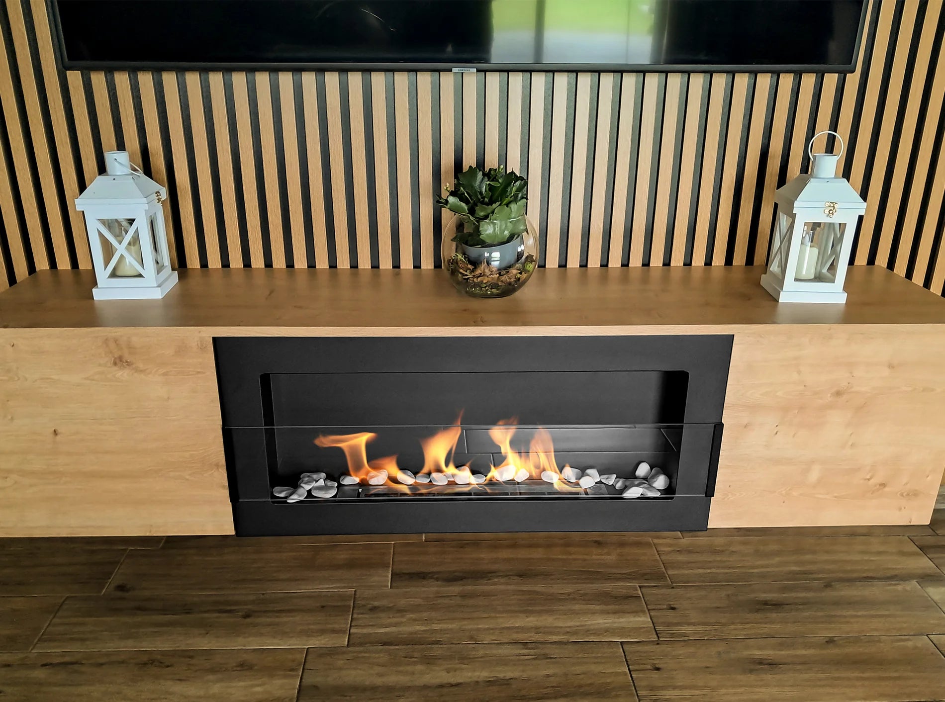 Biokamin 900x400 mit Glas Schwarz Strukturiert - IgnisLumina.ch