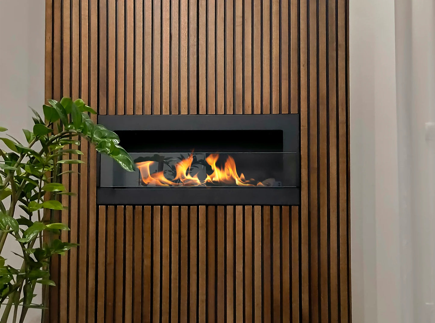 Biokamin 900x400 mit Glas Schwarz Strukturiert - IgnisLumina.ch