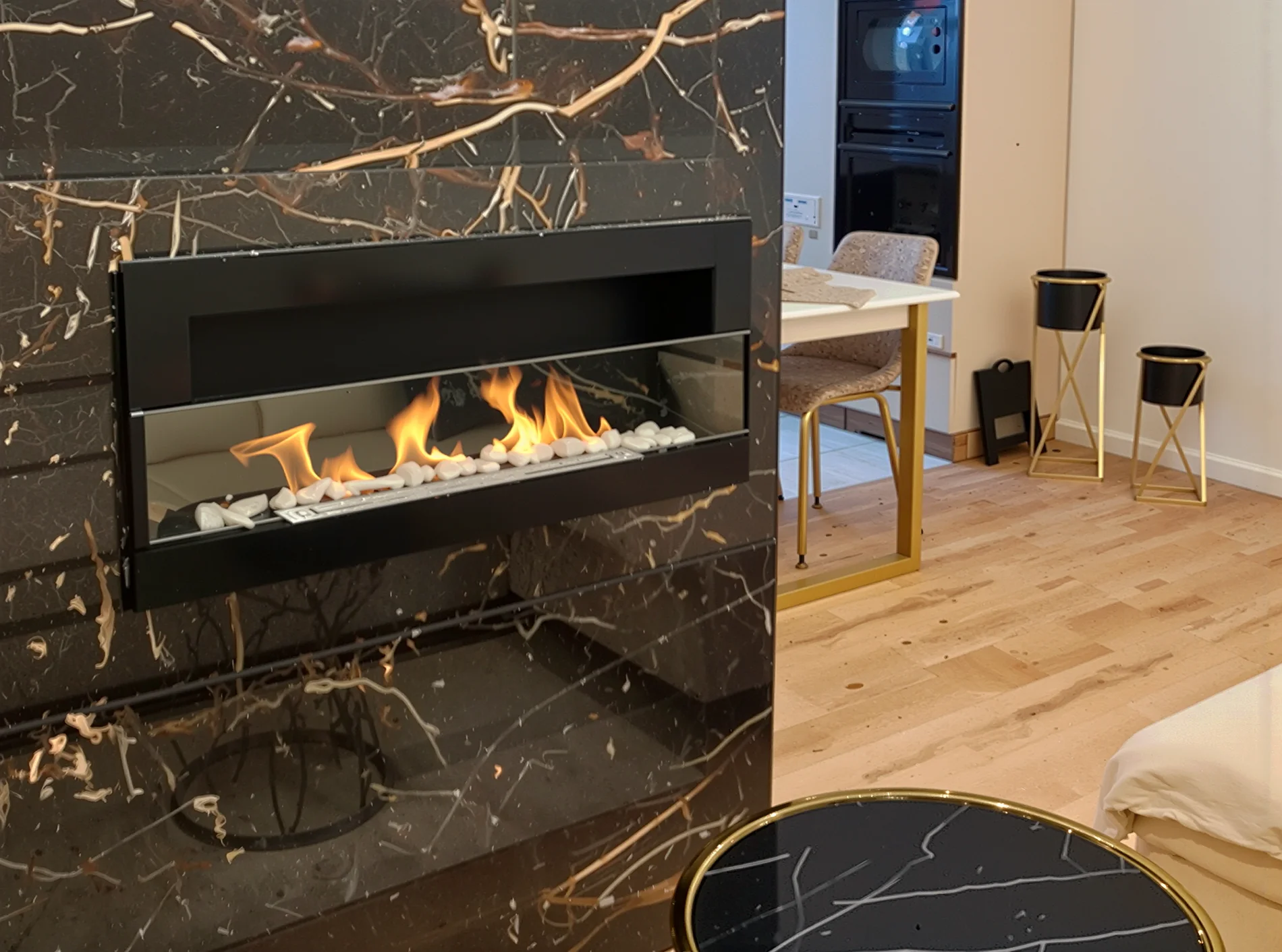 Wand-Biokamin mit Glas 900x400 Schwarz Hochglanz - IgnisLumina.ch