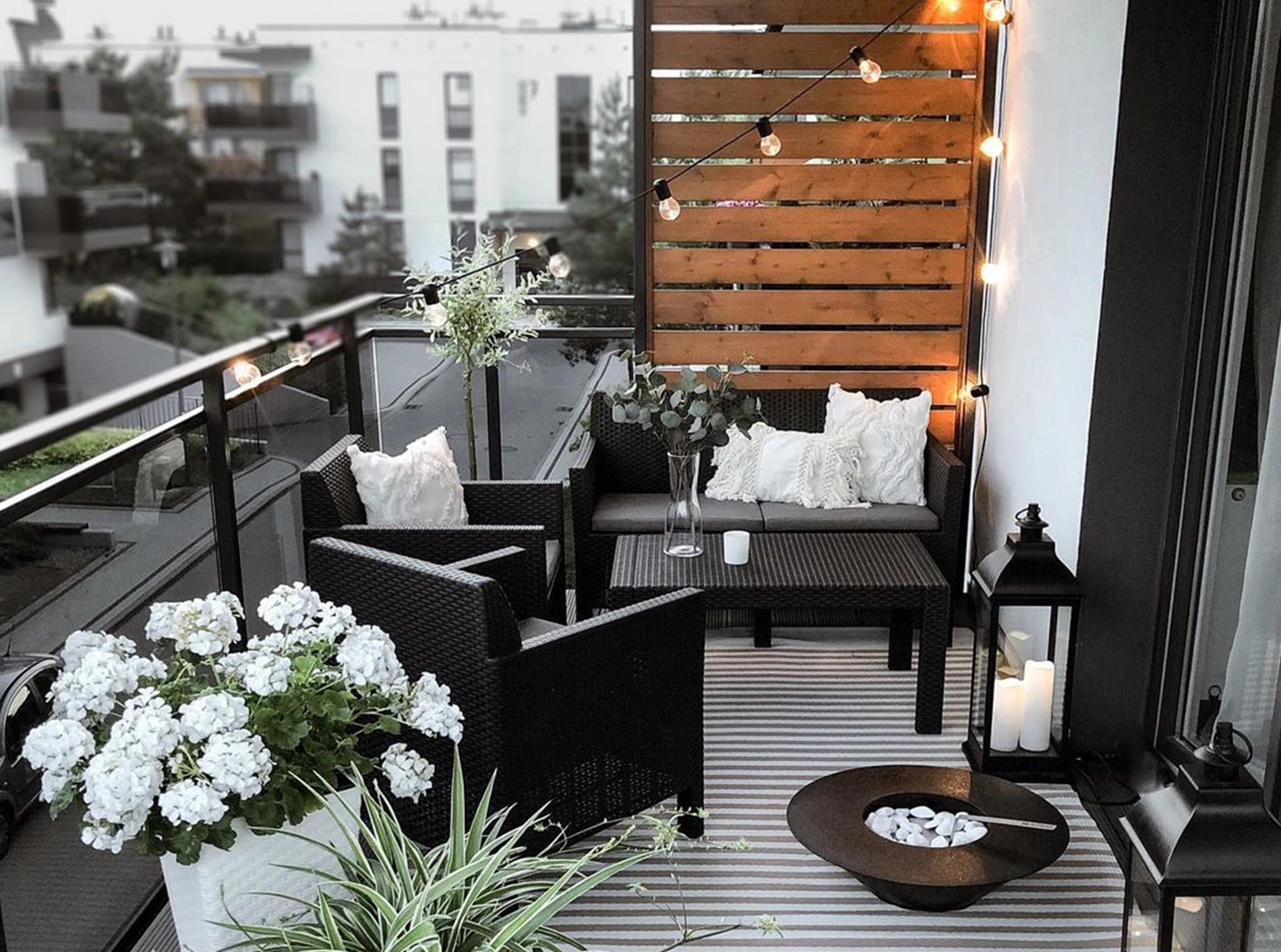 Biokamin Stand Universe Schwarz Matt - IgnisLumina.ch