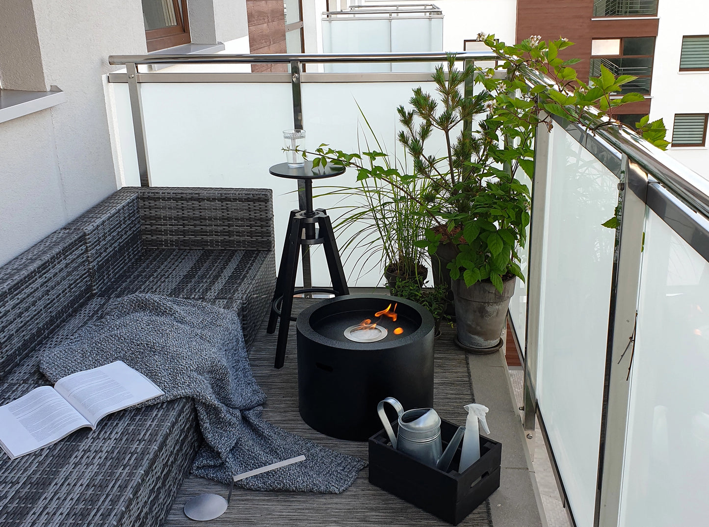 Biokamin Moon Schwarz Matt - IgnisLumina.ch