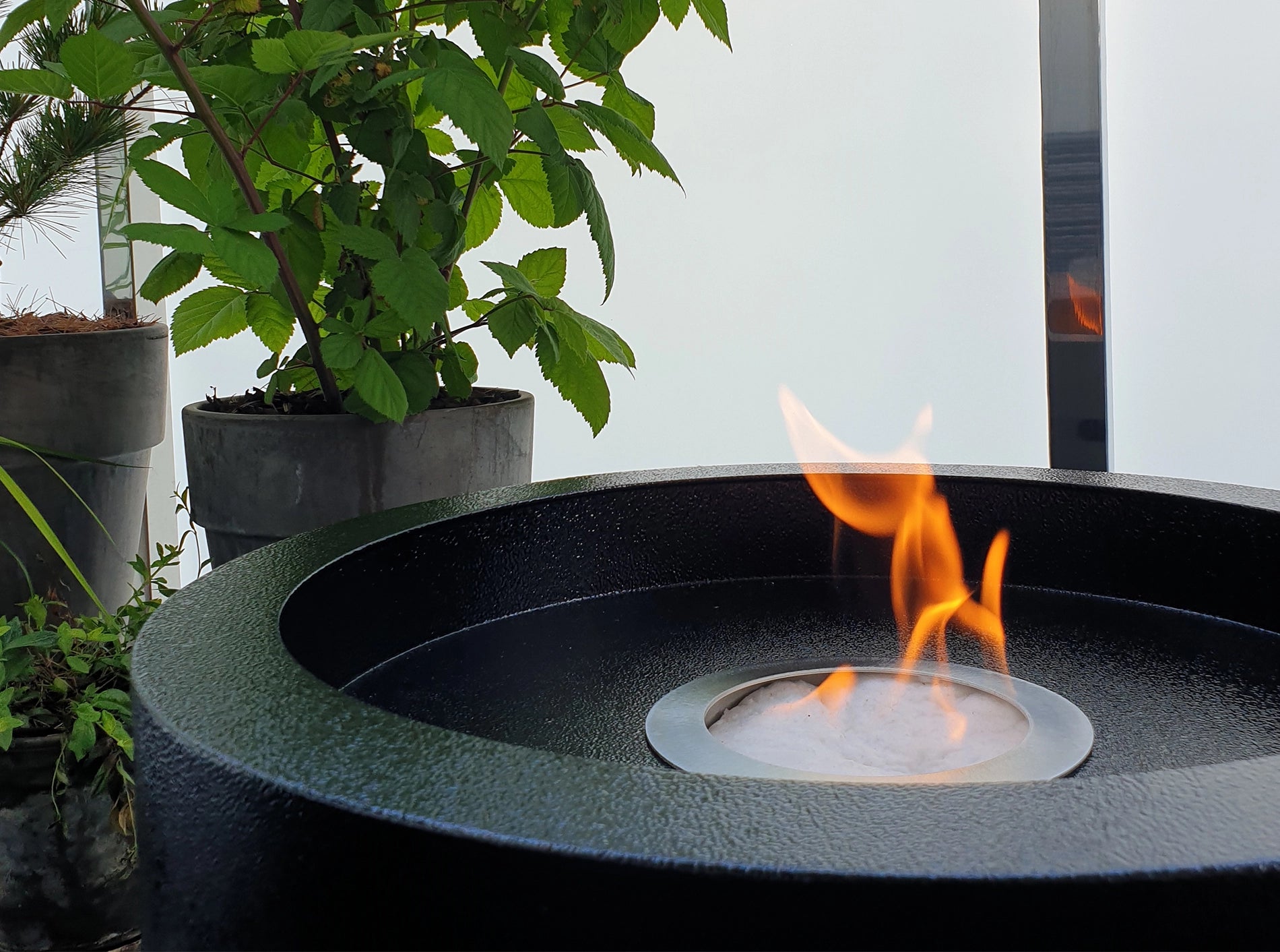 Biokamin Moon Schwarz Matt - IgnisLumina.ch