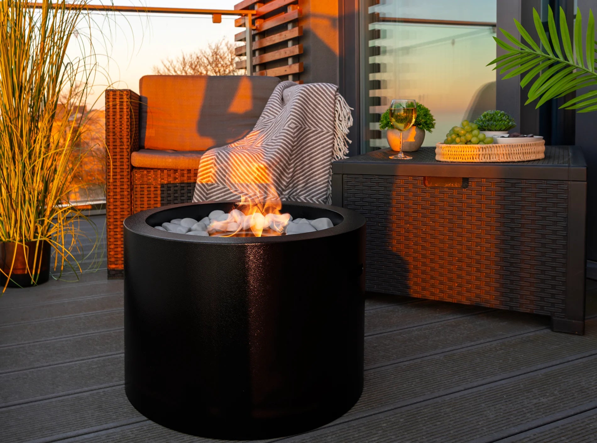 Biokamin Moon Schwarz Matt - IgnisLumina.ch