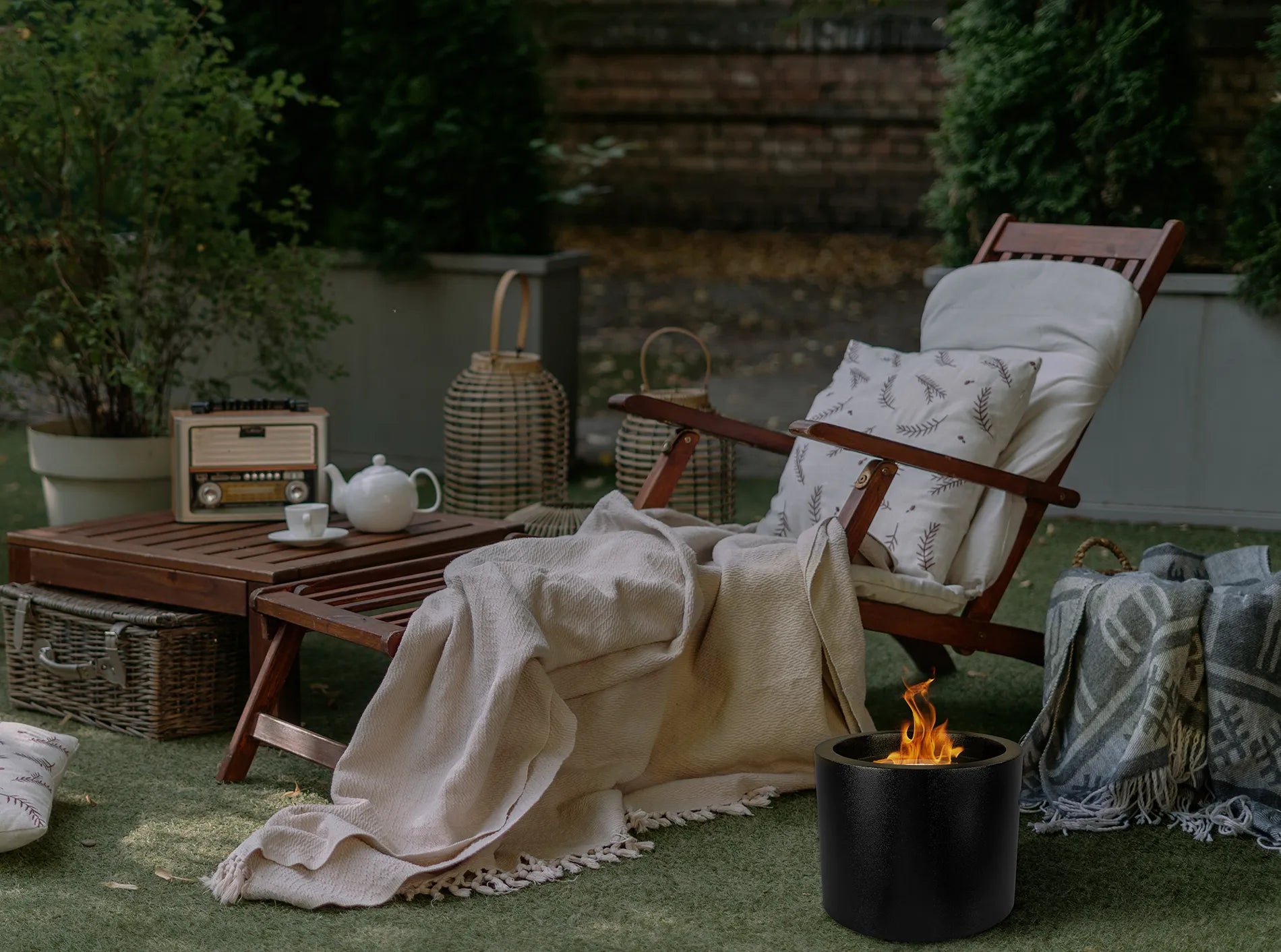 Biokamin Stand Moon Mini Schwarz Matt - IgnisLumina.ch