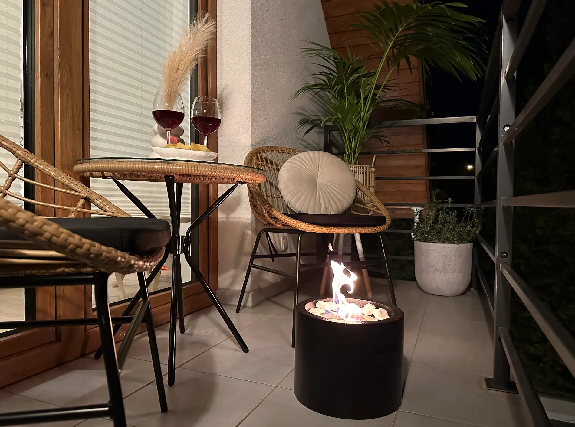 Biokamin Stand Moon Mini Schwarz Matt - IgnisLumina.ch