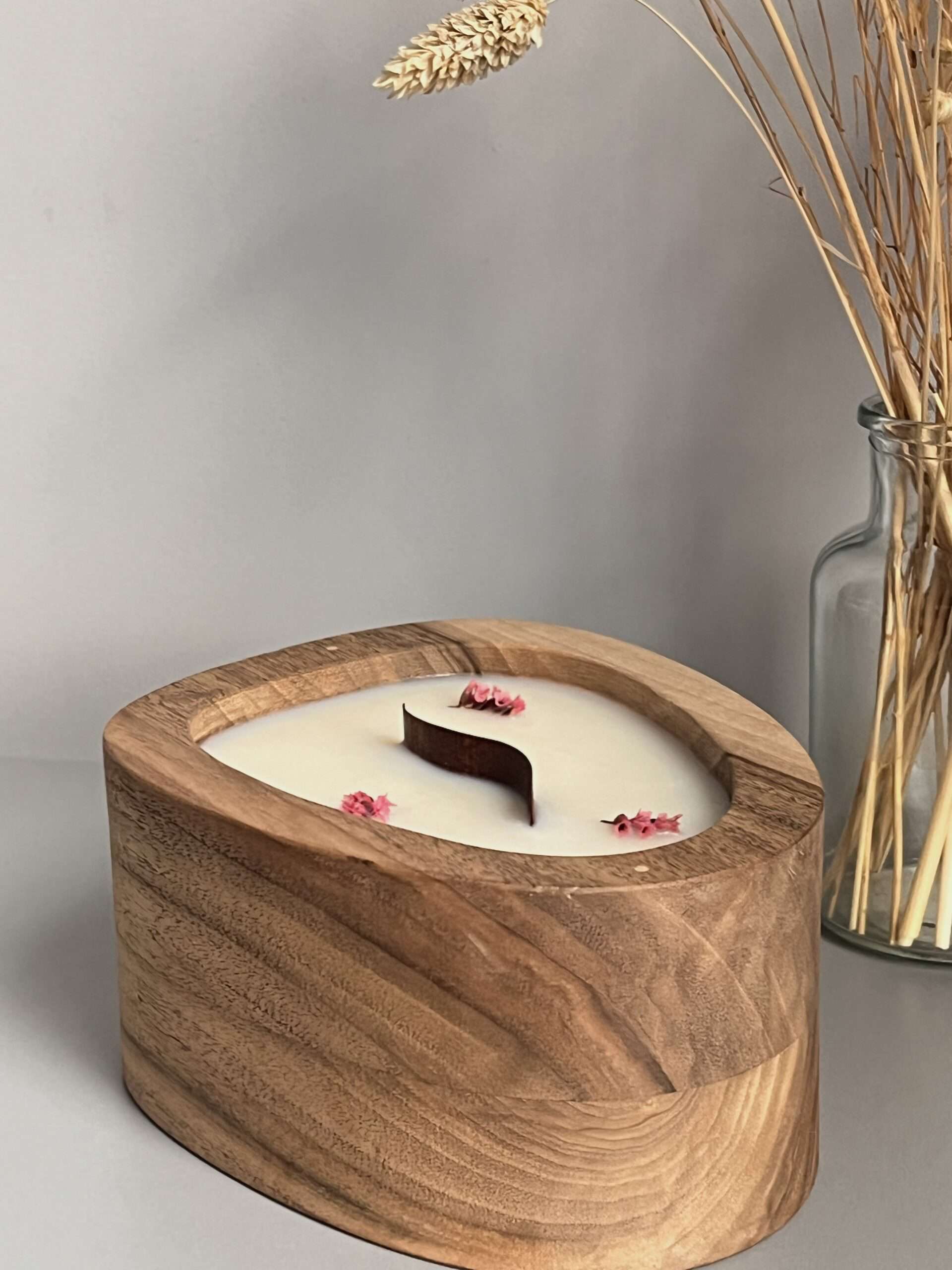 LUMINA Rund – Soiakerze 255 g in Holzform | 50 Std. Brenndauer – Bild 2 | IgnisLumina.ch