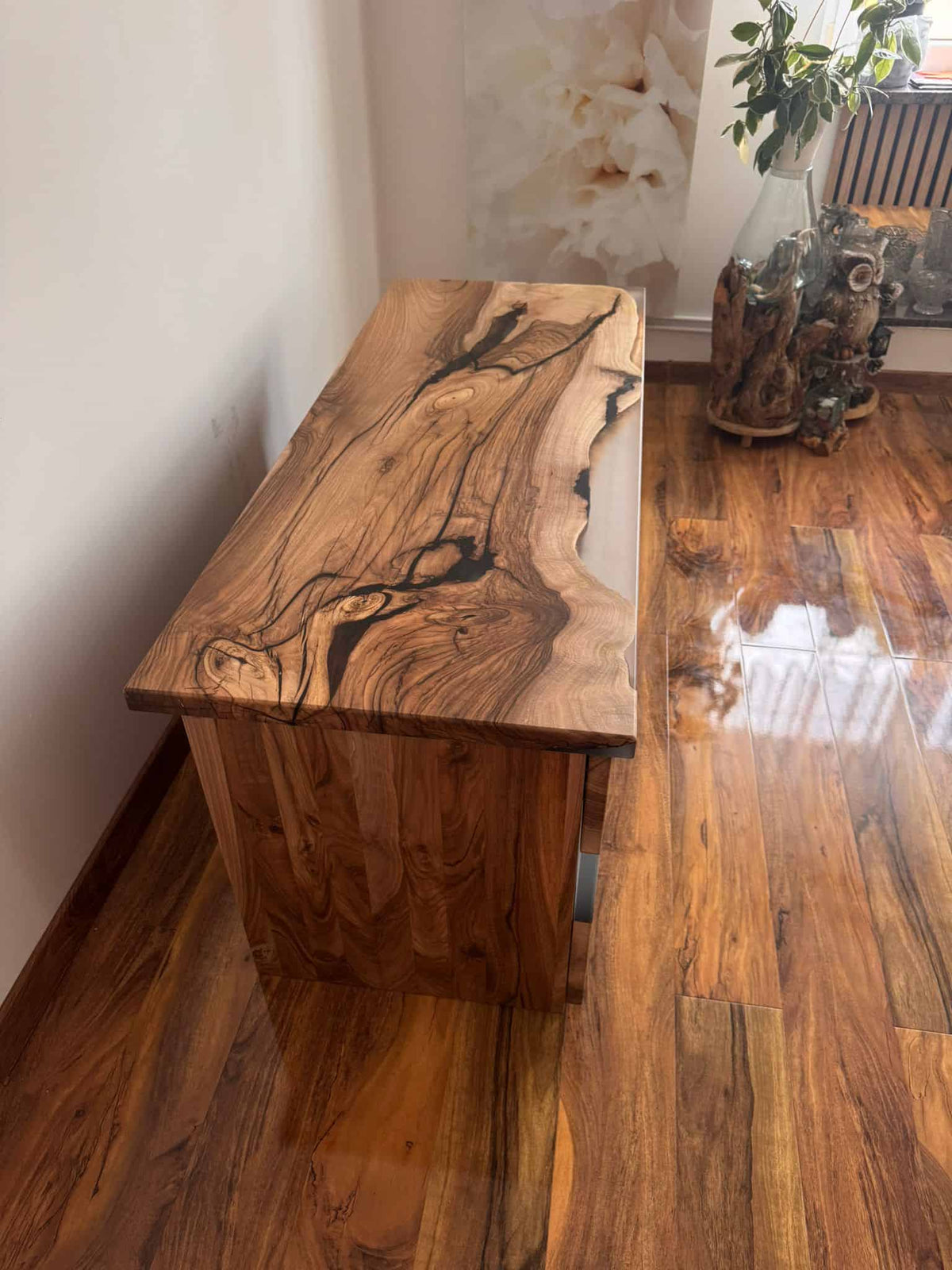 LUMINA Silvan – Credenza in noce e resina epossidica