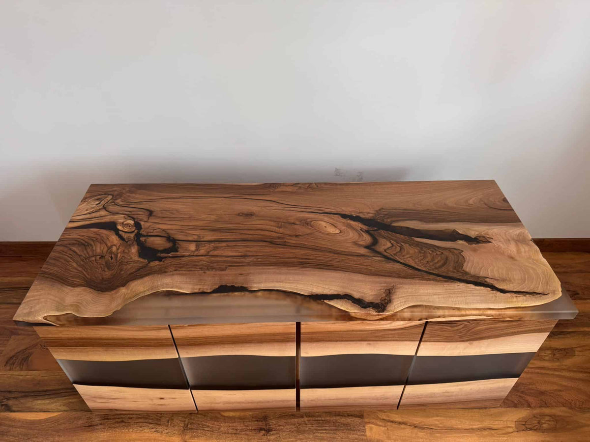 LUMINA Silvan – Credenza in noce e resina epossidica