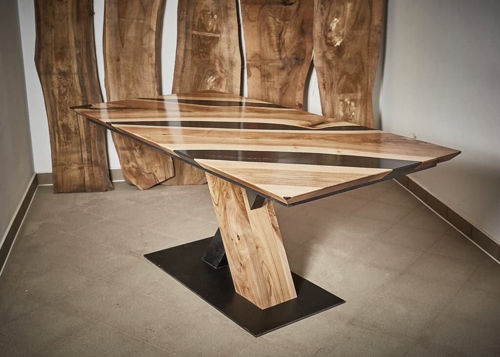 LUMINA Kaskade – Esstisch Nussbaum & Dunkelgrau-Epoxidharz 180 cm | IgnisLumina.ch
