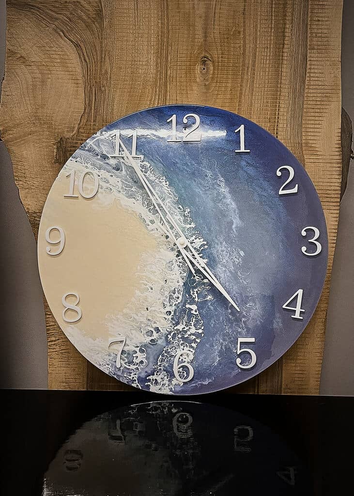 LUMINA Meer – Epoxidharz Wanduhr Maritime Edition – Bild 2 | IgnisLumina.ch