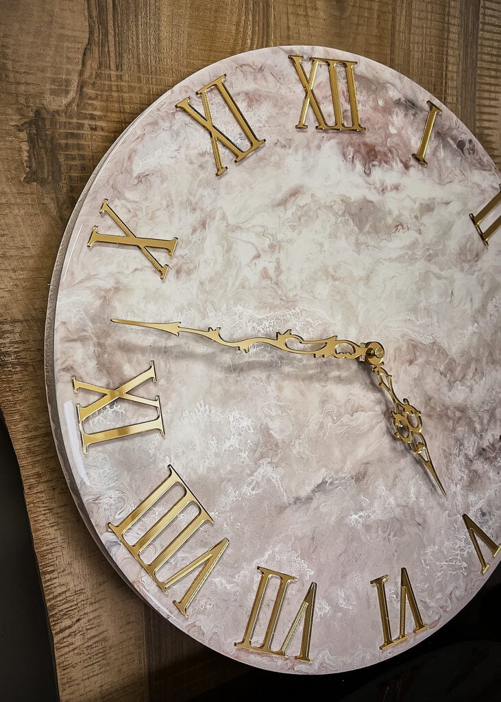 LUMINA Grau – Epoxidharz Wanduhr Design Edition | IgnisLumina.ch