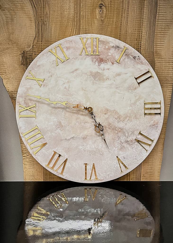 LUMINA Rosa Marmor – Epoxidharz Wanduhr Luxury Edition | IgnisLumina.ch