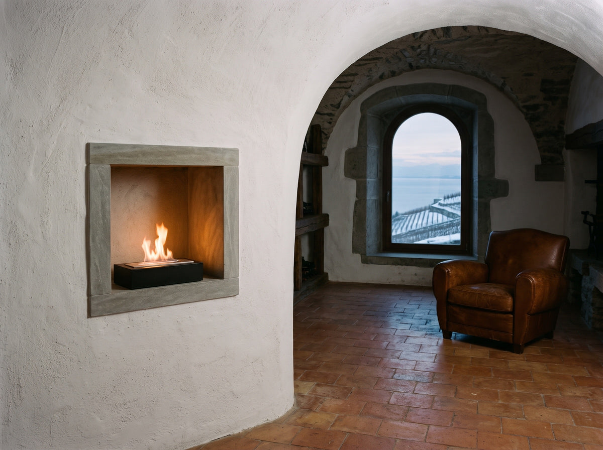 LUMINA Einbau 36 – Bioethanol-Brennereinsatz in einer Wandnische in einem Winzerhaus im Lavaux (Wohnbeispiel, Visualisierung)
