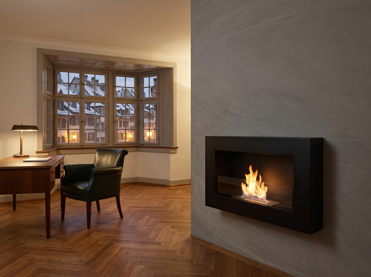LUMINA Flammen 650 Box Glas – Bioethanol-Wandkamin mit Glasscheibe in einem Arbeitszimmer in der Schaffhauser Altstadt (Wohnbeispiel, Visualisierung) – Schwarz strukturiert