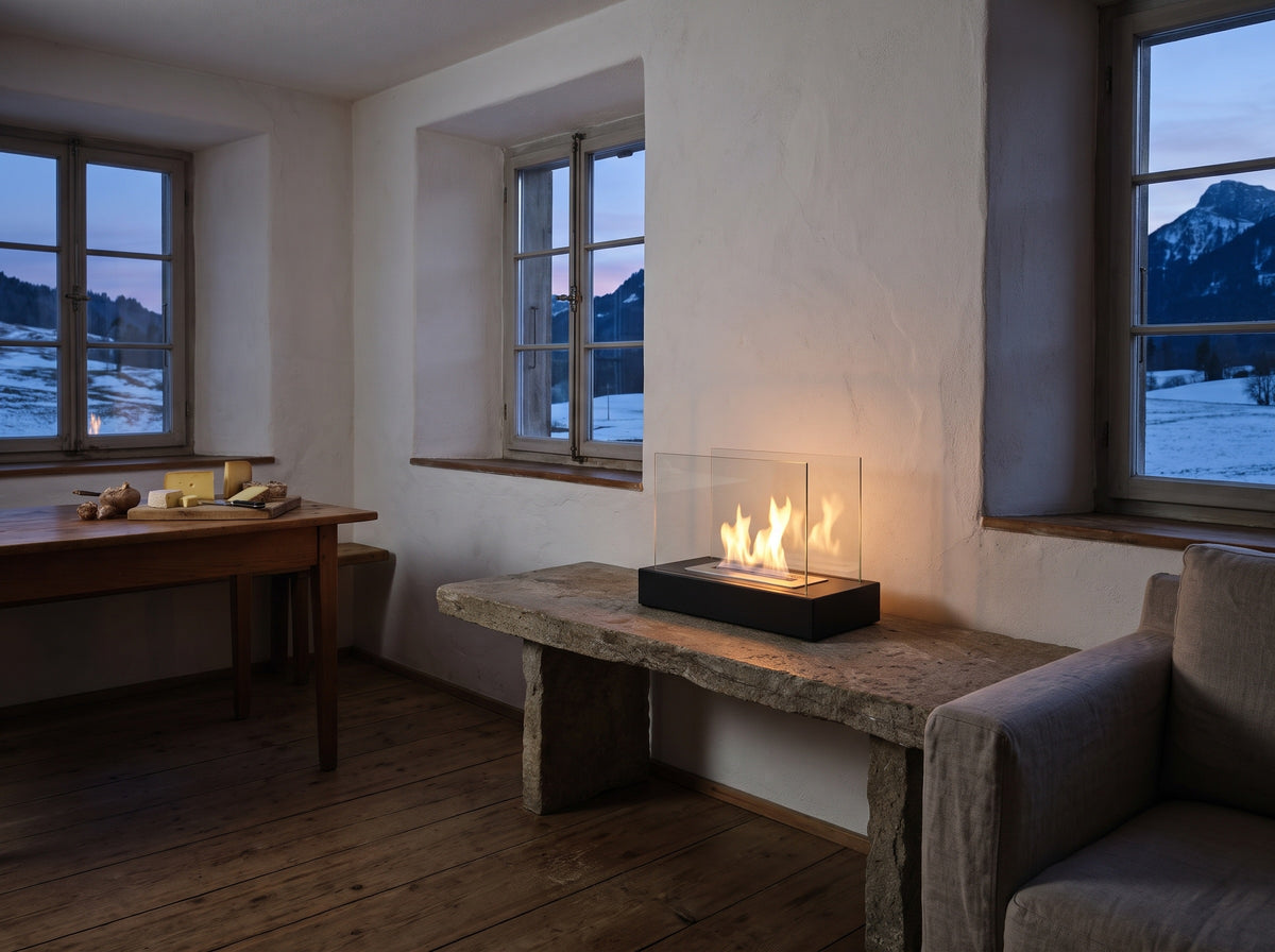 LUMINA Glow – Bioethanol-Tischkamin in einem Bauernhaus im Greyerzerland im Winter (Wohnbeispiel, Visualisierung)