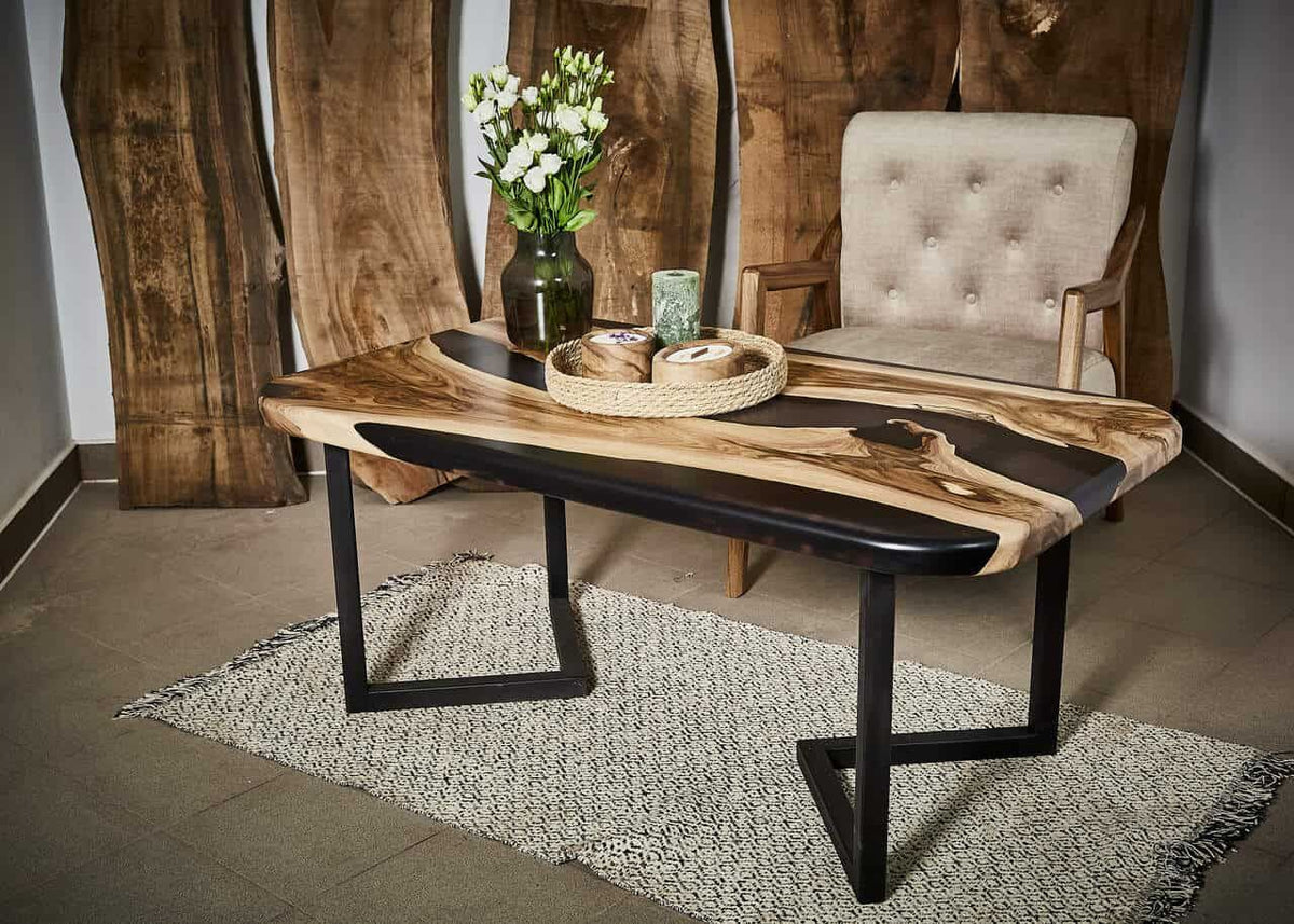 LUMINA Novus – Couchtisch aus Nussbaum & Epoxidharz