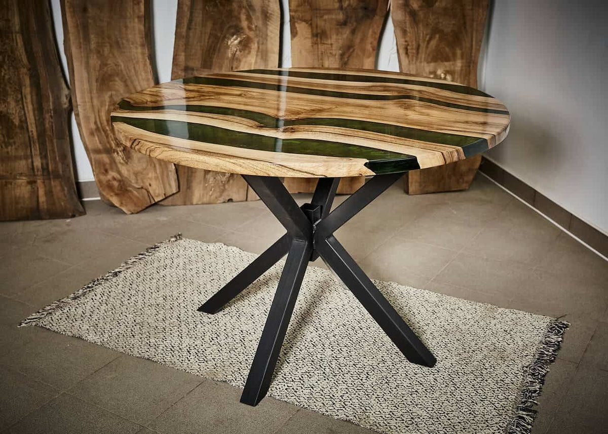 LUMINA Smaragd – Runder Esstisch aus Nussbaum & Epoxidharz