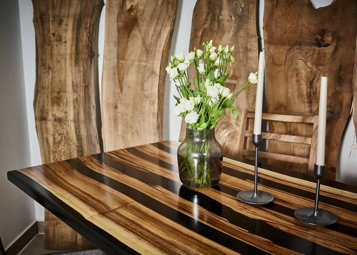 LUMINA Diamant Noir – Table à manger en noyer et résine époxy