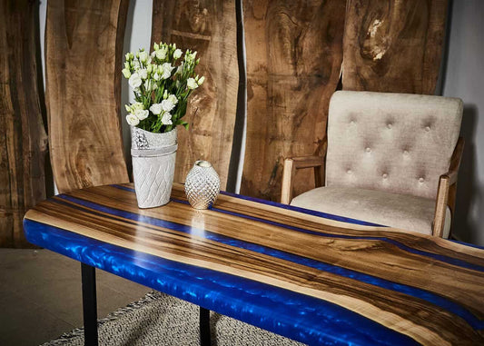 LUMINA Blauer Fluss – Couchtisch aus Nussbaum & Epoxidharz
