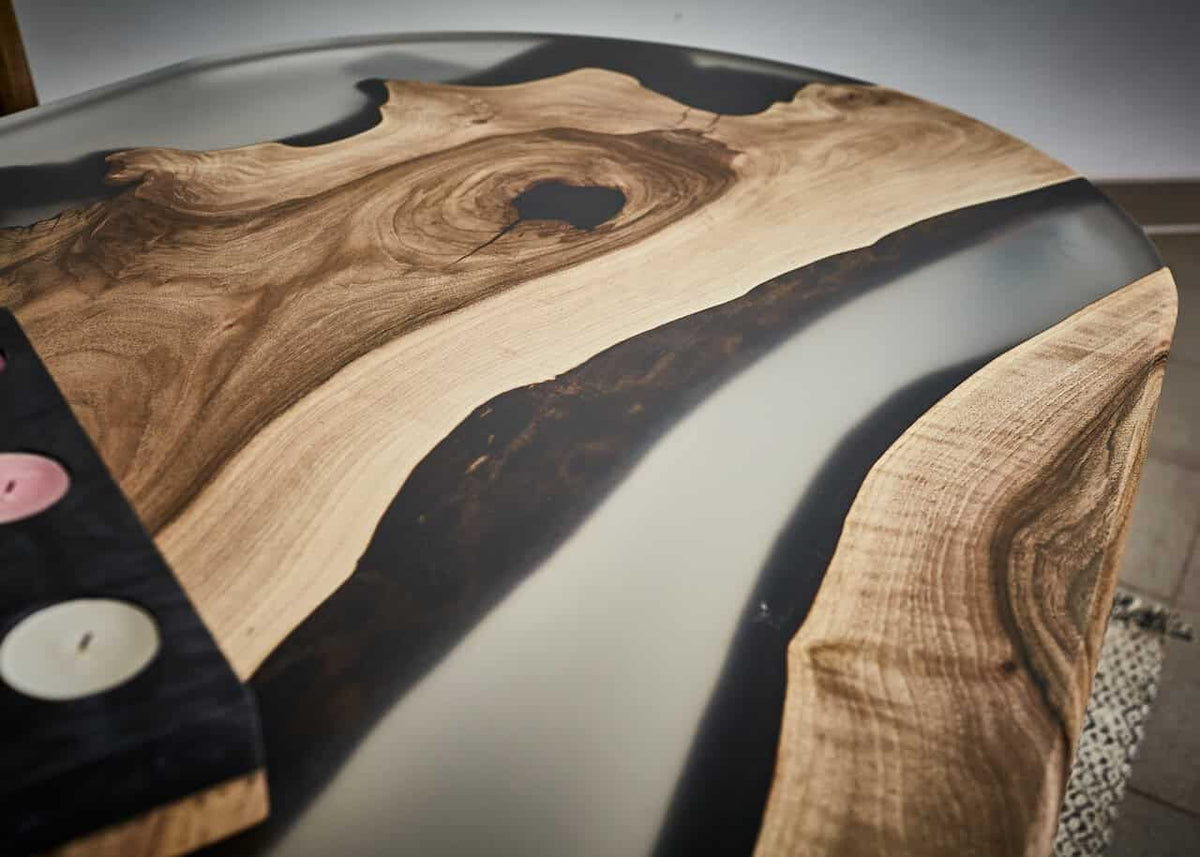 LUMINA Infinity – Table basse en noyer et résine époxy