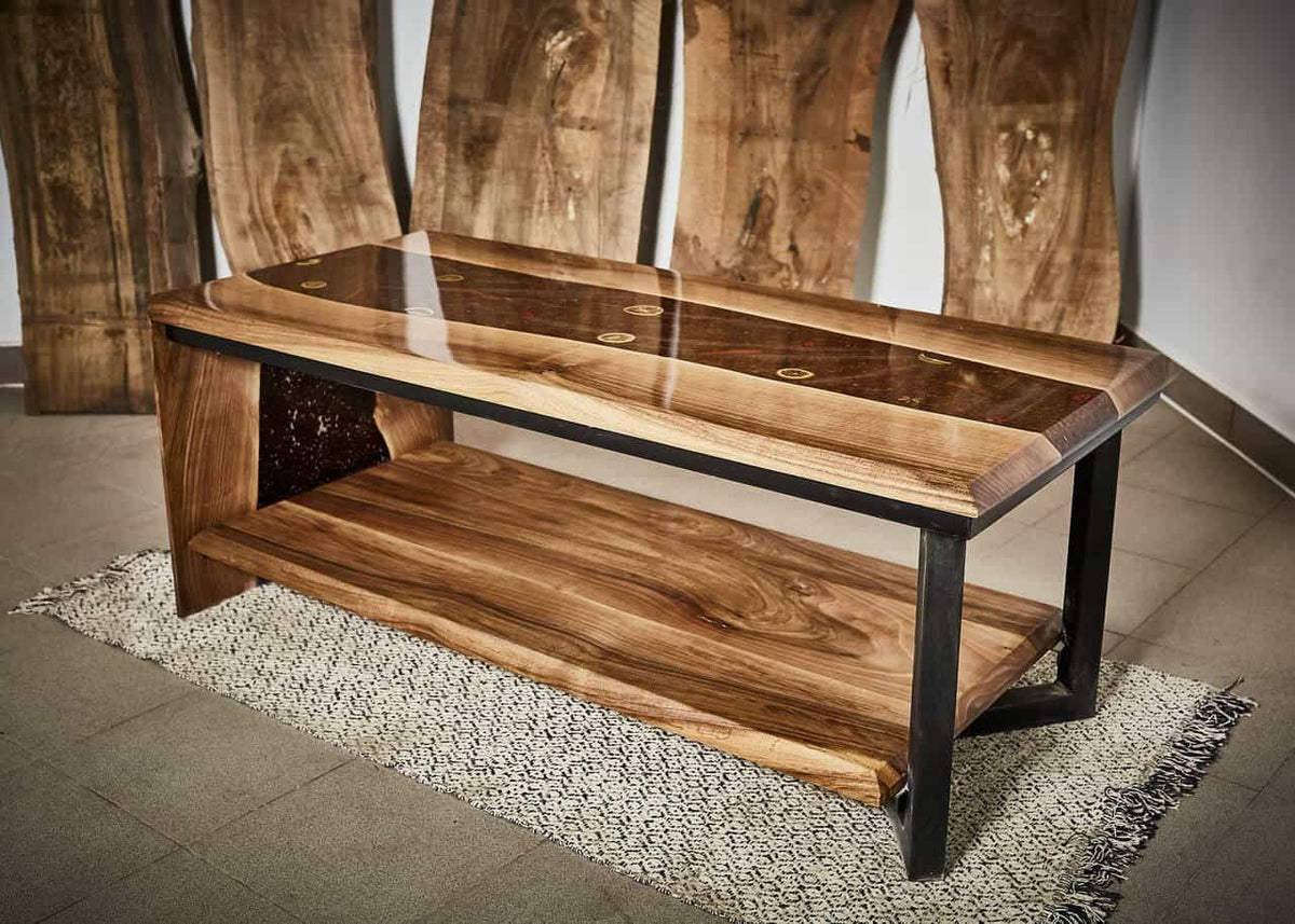LUMINA Kaffeeleidenschaft – Couchtisch aus Nussbaum & Epoxidharz